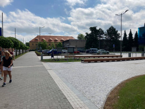 Hradec Králové má nový reprezentativní prostor. Prostranství před zimním stadionem je hotové