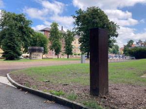 Hradec Králové má nový reprezentativní prostor. Prostranství před zimním stadionem je hotové