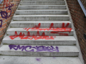 Sprejeři v Hradci Králové řádí čím dál častěji. Značkují si území, i když jim za to hrozí vězení