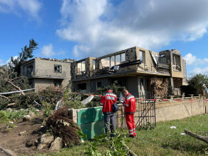 Kraj i Hradec Králové chystají podporu nejvíce zasaženým obcím na jižní Moravě. Na místo odjelo několik hasičů i policistů
