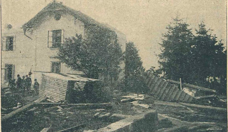 Také Hradcem kdysi prošlo tornádo. Poškodilo 20 domů