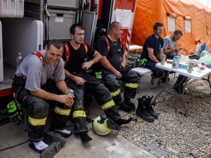 Jak vypadal víkend hradeckých hasičů na jižní Moravě? Dnes se bude rozhodovat o finanční pomoci