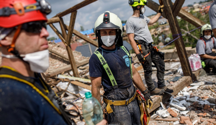 Jak vypadal víkend hradeckých hasičů na jižní Moravě? Dnes se bude rozhodovat o finanční pomoci
