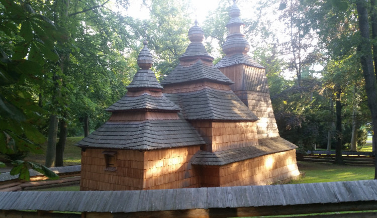 Kostel sv. Mikuláše v Jiráskových sadech