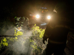 Hradeckým krajem se prohnala silná bouřka. Bez proudu bylo 30 tisíc domácností