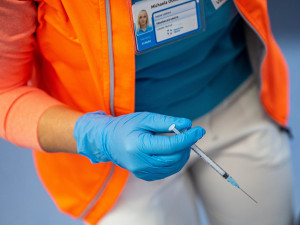 K očkování proti koronaviru se ode dneška mohou registrovat děti ve věku 12 až 15 let