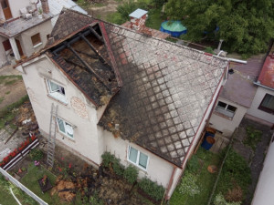 V Kostelci nad Orlicí kvůli nedbalosti hořel dům, škoda je 1,5 milionu korun