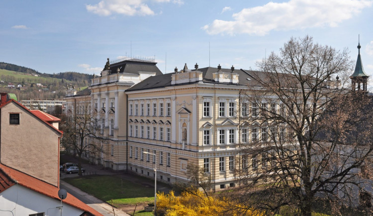 Gymnázium v Náchodě čeká rekonstrukce. Nové budou jazykové laboratoře i studentský klub