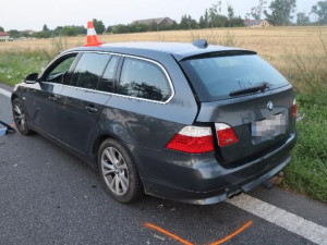 U Jaroměře se srazil motorkář s kamionem, řidič motorky nepřežil