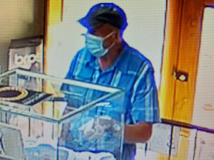 Policie pátrá po muži, který ve zlatnictví platil neplatnými penězi