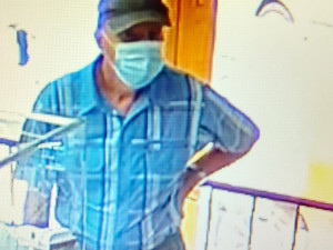 Policie pátrá po muži, který ve zlatnictví platil neplatnými penězi