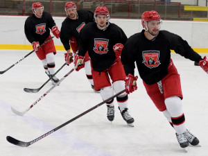 Hokejisté Mountfieldu HK na prvním společném tréninku před novým ročníkem nejvyšší soutěže