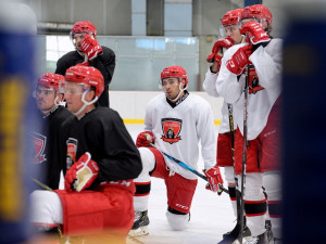 Hokejisté Mountfieldu HK na prvním společném tréninku před novým ročníkem nejvyšší soutěže