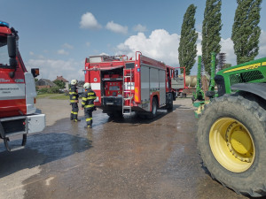 V Pileticích hořela budova se zvířaty, hasiči včas zabránili velkým škodám