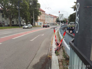 Koloběžky v řece i v silnici. Koloběžková válka v Hradci pokračuje
