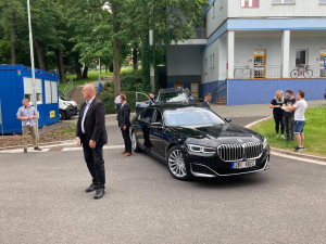 Andrej Babiš s ministry navštívil hradecký kraj. Bez přítomnosti veřejnosti nahlédl do několika nemocnic