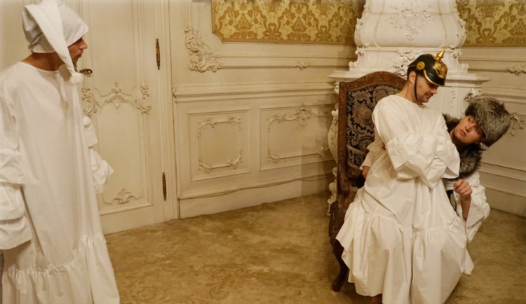 Kam o víkendu? Na Nábřeží sochařů, Svatoanenské slavnosti nebo noční prohlídky zámku