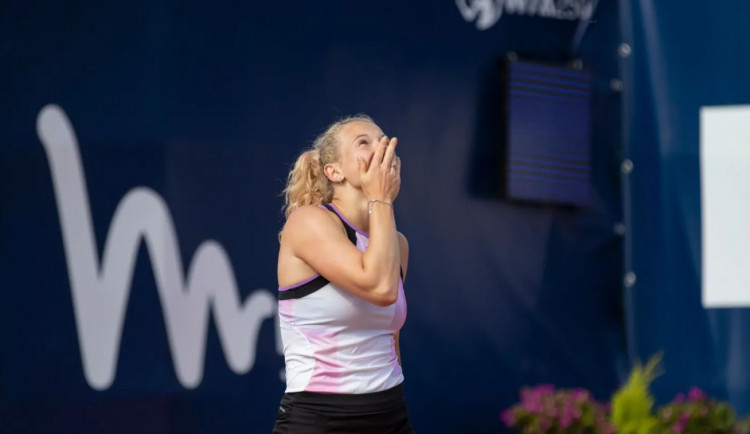 Hradecká rodačka Kateřina Siniaková bude hrát s Krejčíkovou o medaili