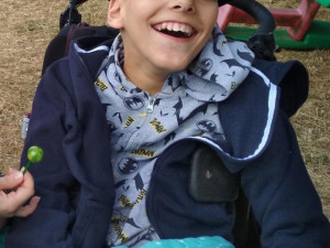 Přidušení miminka při porodu změnilo rodině život. Pomoci v těžké situaci teď může každý