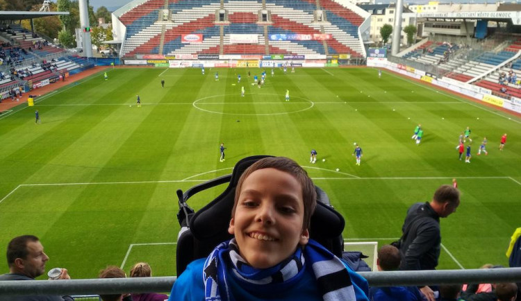 size4-16275948049488-2-priduseni-miminka-pri-porodu-zmenilo-rodine-zivot-pomoci-v-tezke-situaci-ted-muze-kazdy