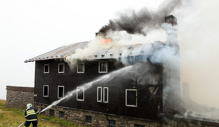 Před deseti lety vyhořela Petrova bouda v Krkonoších