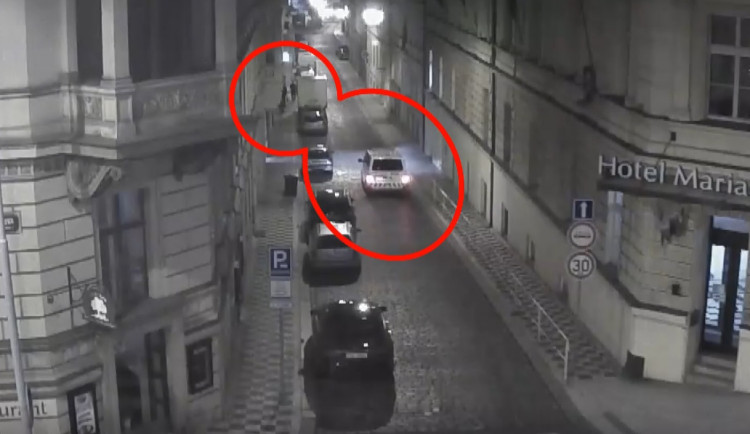 Strážníci dopadli cizince, kteří posprejovali fasády domů v centru Prahy