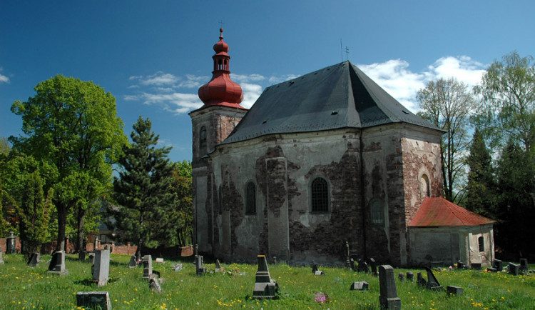 Oprava vzácného kostela Všech svatých v Heřmánkovicích je hotová. Nyní se otevře veřejnosti