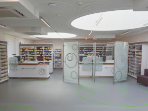 Nemocnice v Jičíně má nový vjezd a lékárnu. Ta doposud nemocnici chyběla