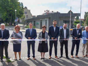 Nemocnice v Jičíně má nový vjezd a lékárnu. Ta doposud nemocnici chyběla