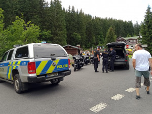 Dvacet motorkářů vjelo do nitra Krkonoš a Obřího dolu. Porušení zákona se neobešlo bez pokut