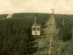 Lanovka na Černou horu jezdí už přes 90 let. Ta současná je třetí v pořadí