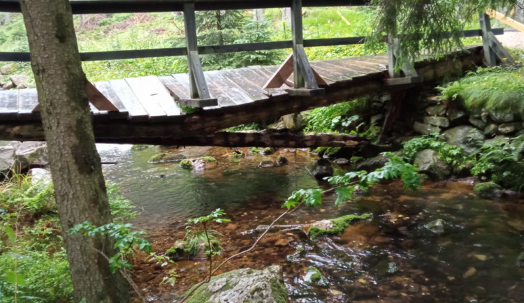 Most přes řeku Úpu v Obřím dole v Krkonoších je opět průchodný