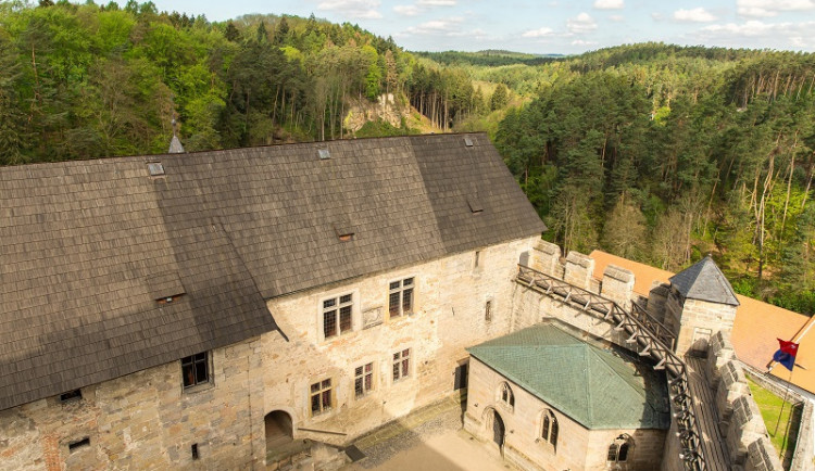 Rekonstrukce hradu Kost je u konce. Stála víc než 100 milionů korun