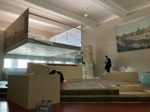 Unikátní expozice hradeckého muzea bude hotová v říjnu. Nyní se pracuje na zavěšení zvonu