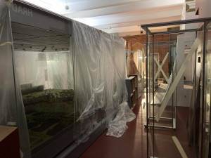 Unikátní expozice hradeckého muzea bude hotová v říjnu. Nyní se pracuje na zavěšení zvonu