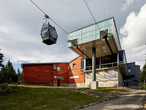 Horní úsek lanovky na Sněžku zastavil silný vítr