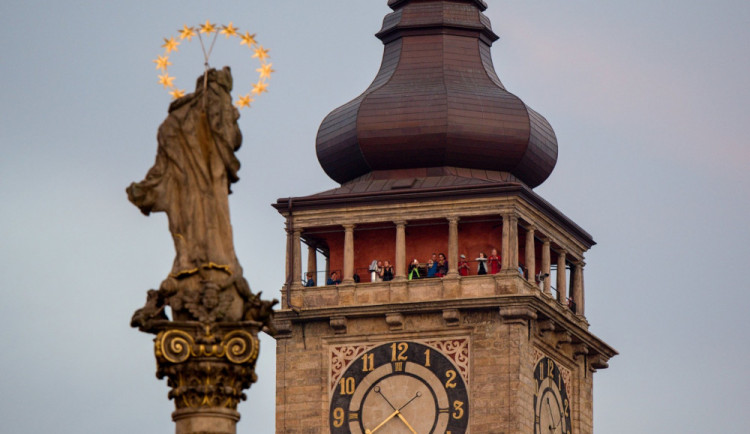 Ochoz Bílé věže v Hradci Králové dostane pletivo. Má odradit sebevrahy