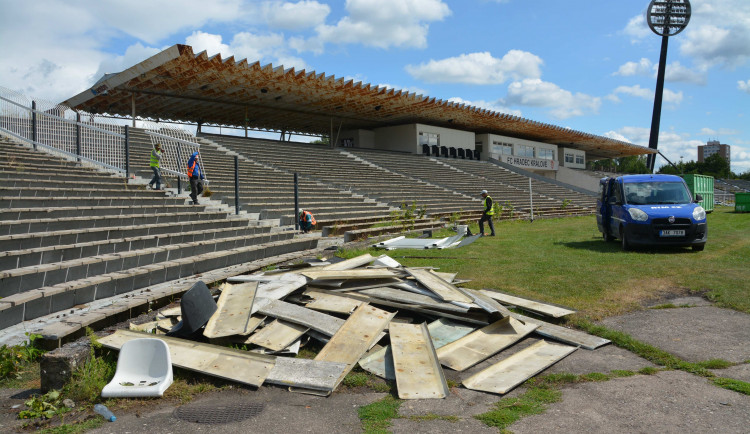Je třeba získat povolení na změnu stavby fotbalového stadionu. Probíhá dokončení a kontrola projektové dokumentace