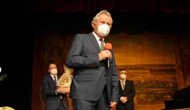 Josef Jiránek při udílení Ceny města