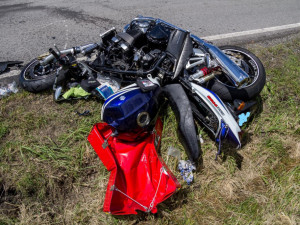 U Vinice na Jičínsku po srážce s nákladním autem zemřel motocyklista