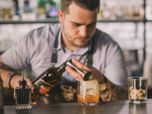 Barmanství je poslání, tvrdí Filip z Hradce Králové. Stal se třetím nejlepším barmanem České republiky