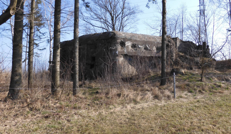 Ministerstvo obrany rozprodává majetek. Ke koupi je těžké opevnění na Náchodsku