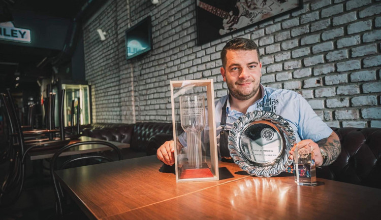 Barmanství je poslání, tvrdí Filip z Hradce Králové. Stal se třetím nejlepším barmanem České republiky