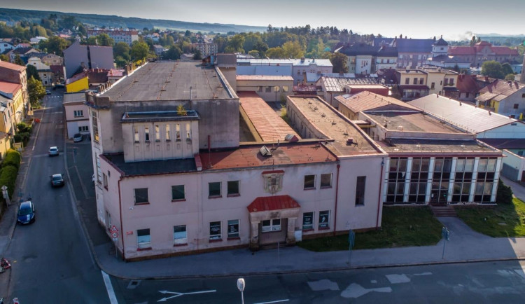 Dvůr Králové ukončil architektonickou soutěž na Mayerovu továrnu. Porota vybere nejlepší návrh