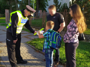 Policisté dnes hlídkovali na přechodech a informovali, jak bezpečně přecházet