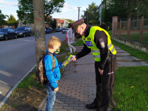 Policisté dnes hlídkovali na přechodech a informovali, jak bezpečně přecházet