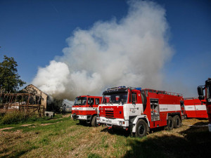 V hradeckých Kulenách hořel statek. Odhadovaná škoda je přes dva miliony korun