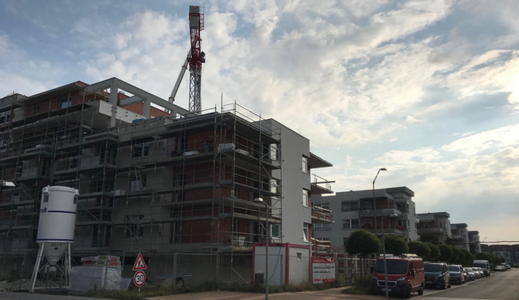 Novostavby jen pro bohaté? Vlastní bydlení v Hradci je čím dál větší problém