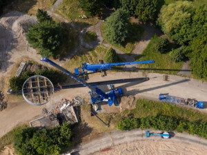 Fotbalový stadion v Hradci Králové je bez lízátek. Dnes se sundalo úplně poslední