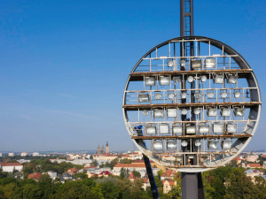 Fotbalový stadion v Hradci Králové je bez lízátek. Dnes se sundalo úplně poslední